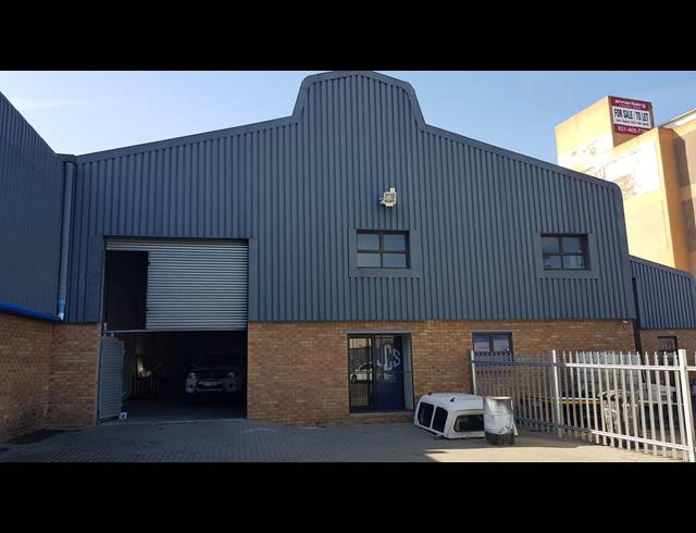 450M² FACTORY TO LET IN TRIANGLE FARM